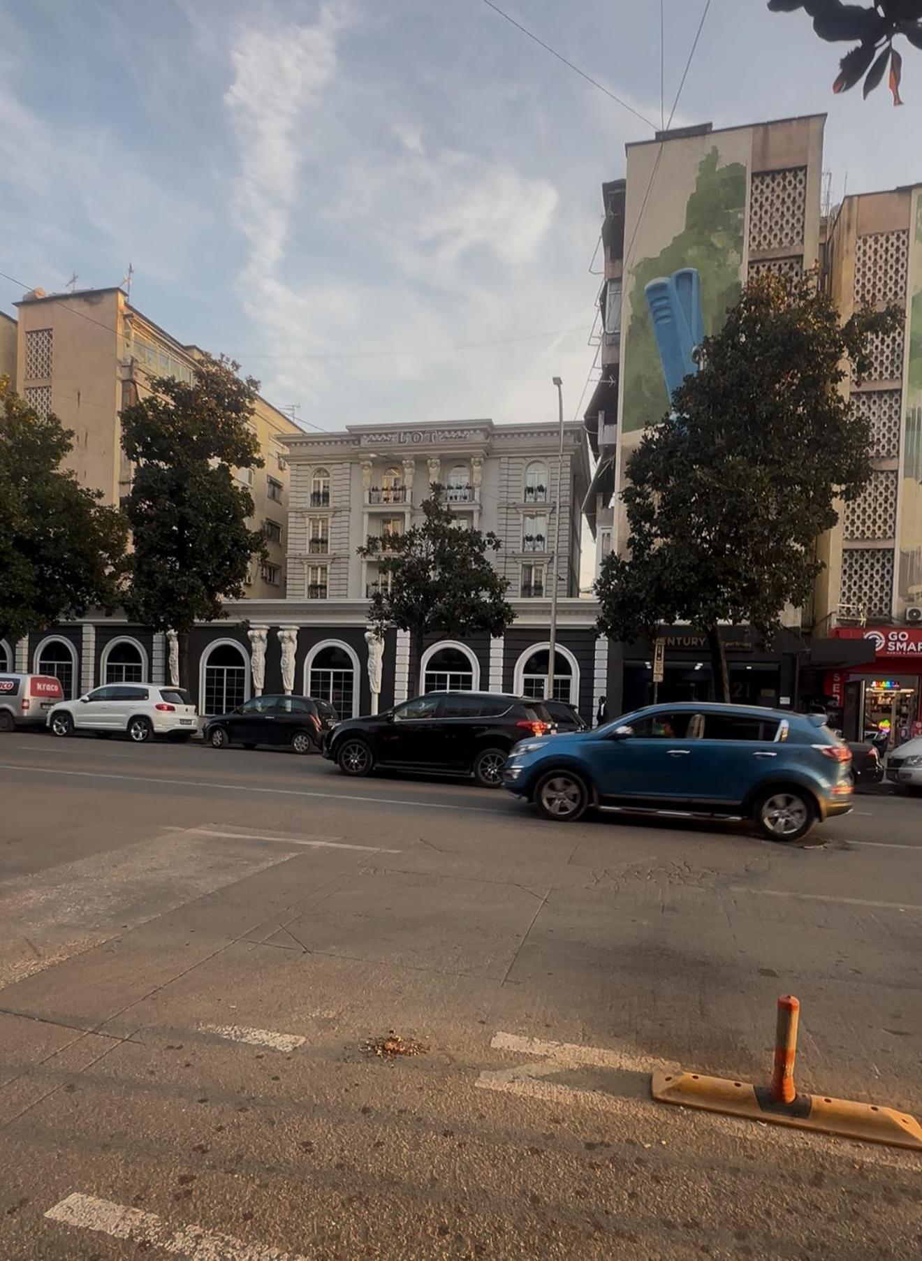 Apartament Center *